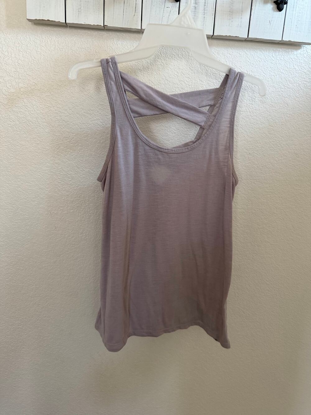 Gaiam light lavender tank top w design in back sz S flowy yoga athleisure